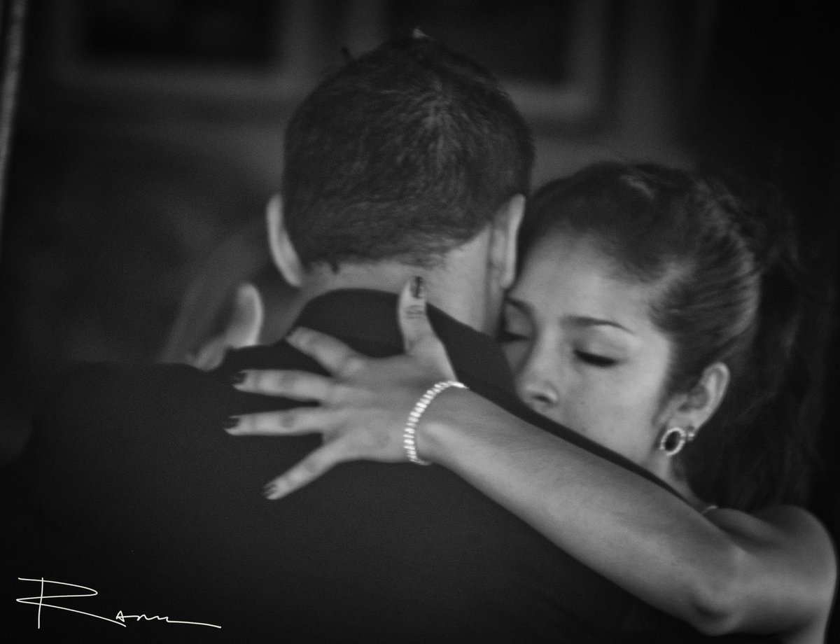 m3m0rizs's tweet photo. Embraces the one you love today, for you never know, you might never be able to hold them in your arms again. https://t.co/XN45m8bomQ