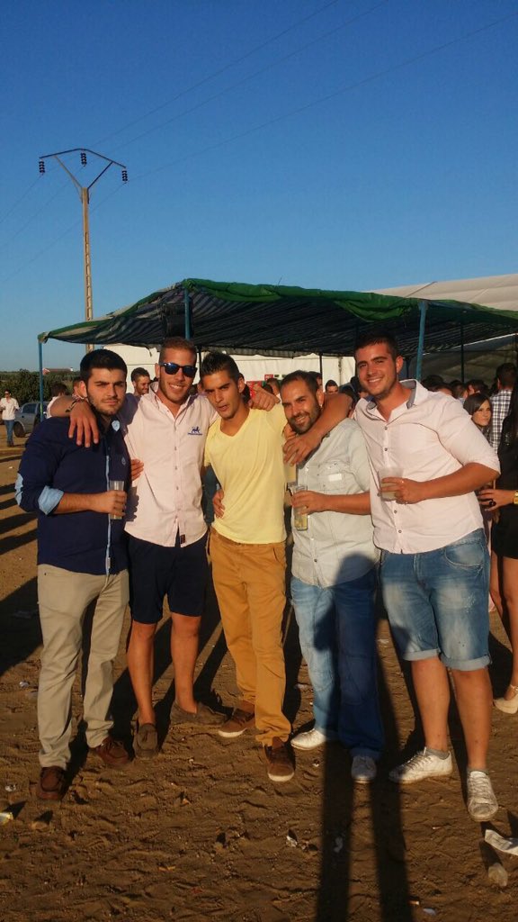69Turon's tweet photo. Mas de estas fiestas pero ahora en #viveahoradesalia vamos gente https://t.co/FM9WcaDxiC