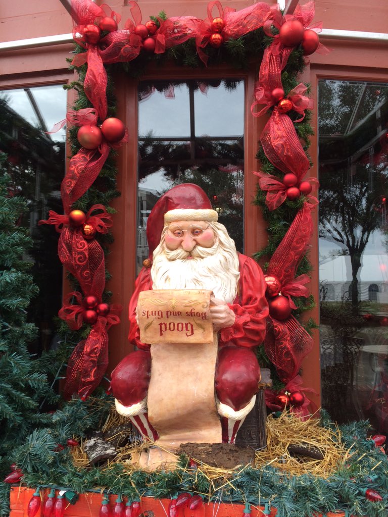 FlaBudgetTravel's tweet photo. It's beginning to look a lot like Christmas @BaytowneWharf @HiltonSandestin https://t.co/PRJV2I3Pr3