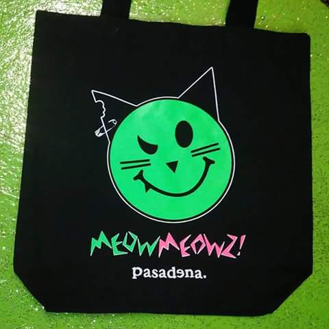 MEOWMEOWZrocks's tweet photo. Custom Neon Totebags $9! #meowmeowz #pasadea #la #totebag #neoncat #punkcanvas #canvasbag #diy #punkpatches #pcc https://t.co/RIQHv3yK4x