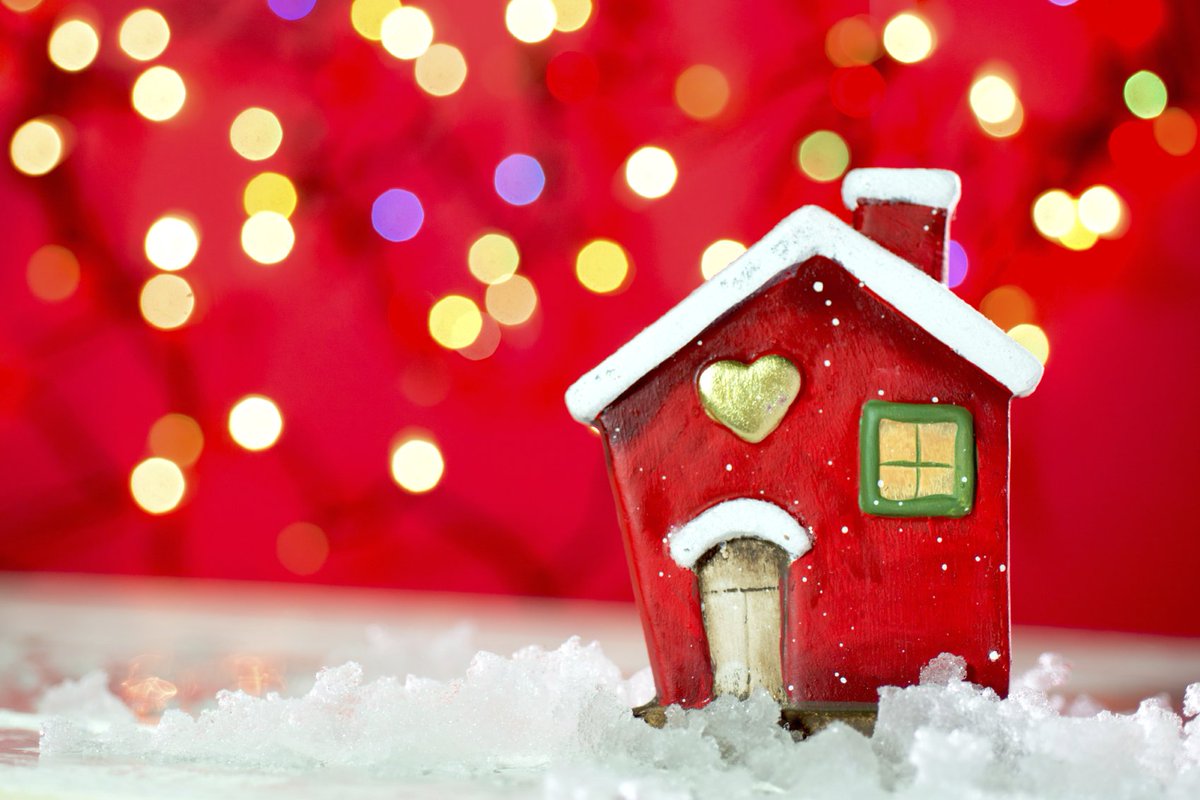 realtordotcom's tweet photo. 10 perfect holiday gifts for new homeowners https://t.co/Ek1KoPkkOI https://t.co/Dz9ICHNYeM