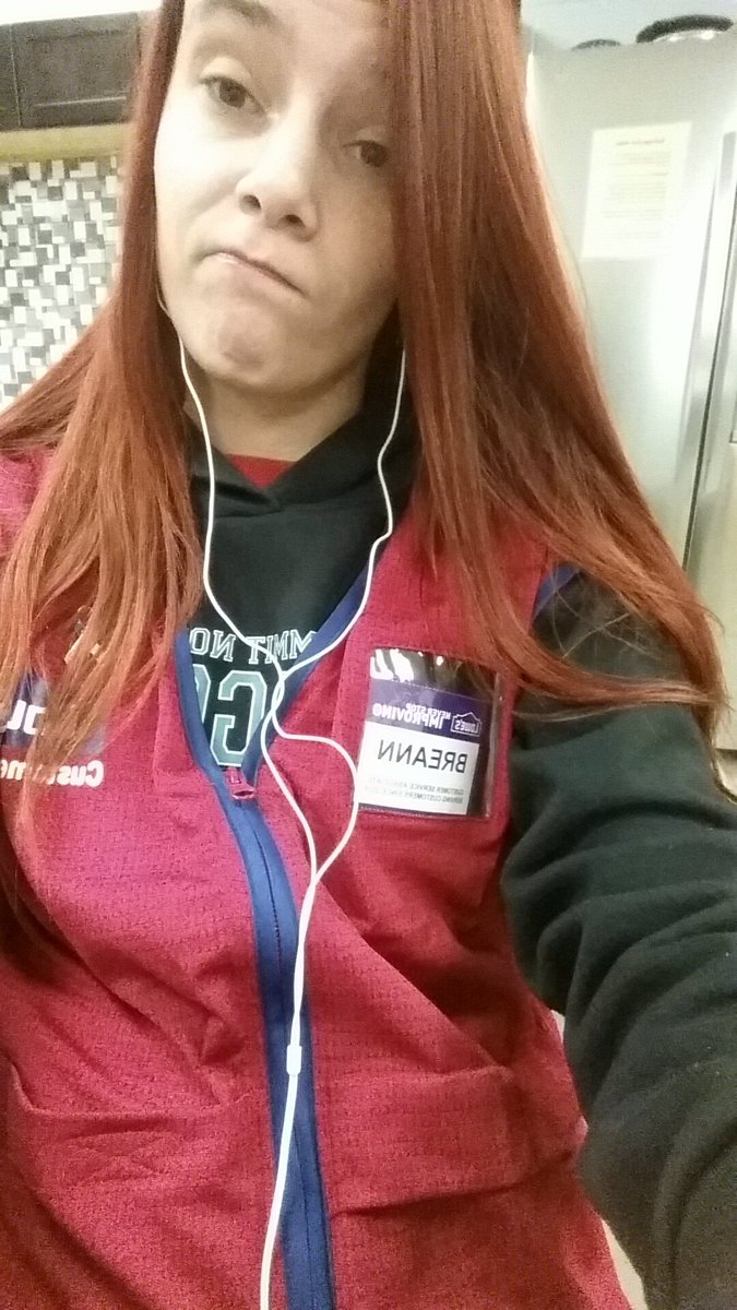 _breexoxox's tweet photo. #LowesProblems aka being bored on break https://t.co/1EPPBFb4qn