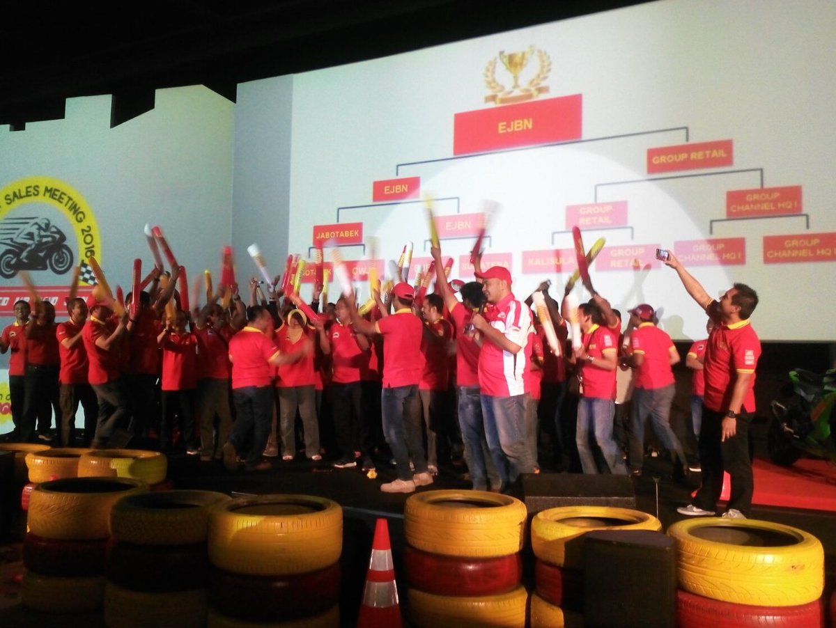 yudee1308's tweet photo. Yes. We Are The Champion Of Racing Games #speedupandwin #Ejbnforwardracing @IndosatOoredoo https://t.co/fN31sFd0H1
