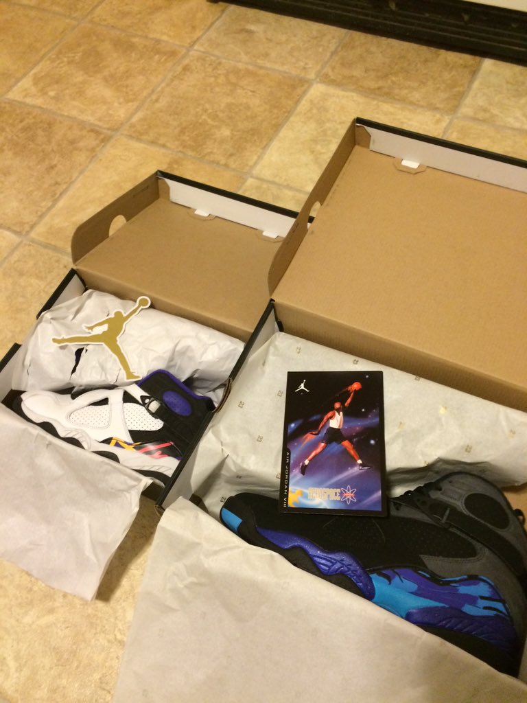 dntbshy27's tweet photo. #retro8s #3peat #aqua8s 😈 https://t.co/ulTxdCEH2u
