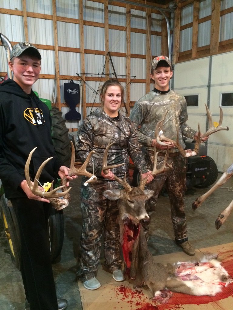 FTAOutdoors's tweet photo. That's what I'd call a #buckload! What a year it's been! 5 bucks down totalling around 670" of bone! #BBD https://t.co/PcOau6yXEv