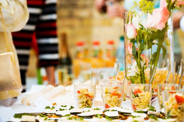 Throwing a Perfect Garden Party Tips and Tricks - mostbeautifulgardens.com/2015/12/03/thr…