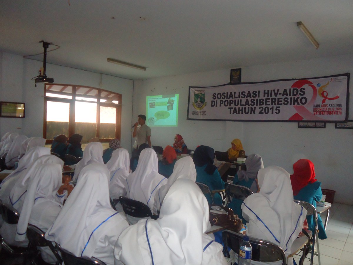 KPAP_Banten's tweet photo. Lomba twitpict ttg pencegahan HIV &amp; AIDS,tp bkn selfie #RemajaBantenHebatBeraniBeraksi email : kpapbanten@gmail.com https://t.co/YSO8cUvWR7