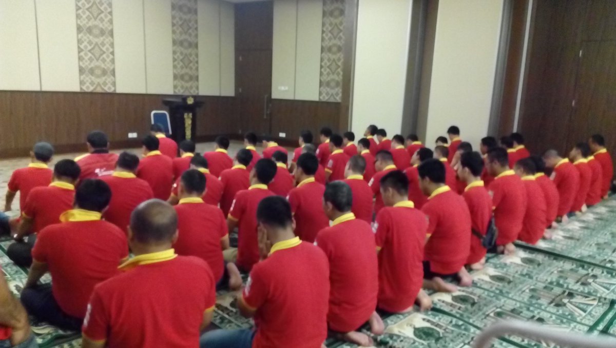 Rievee07's tweet photo. Pemenang, selain berusaha tentynya HARUS BERDOA...indahnya ikhtiar kita @IndosatOoredoo #speedupandwin https://t.co/HCi4RBt57S