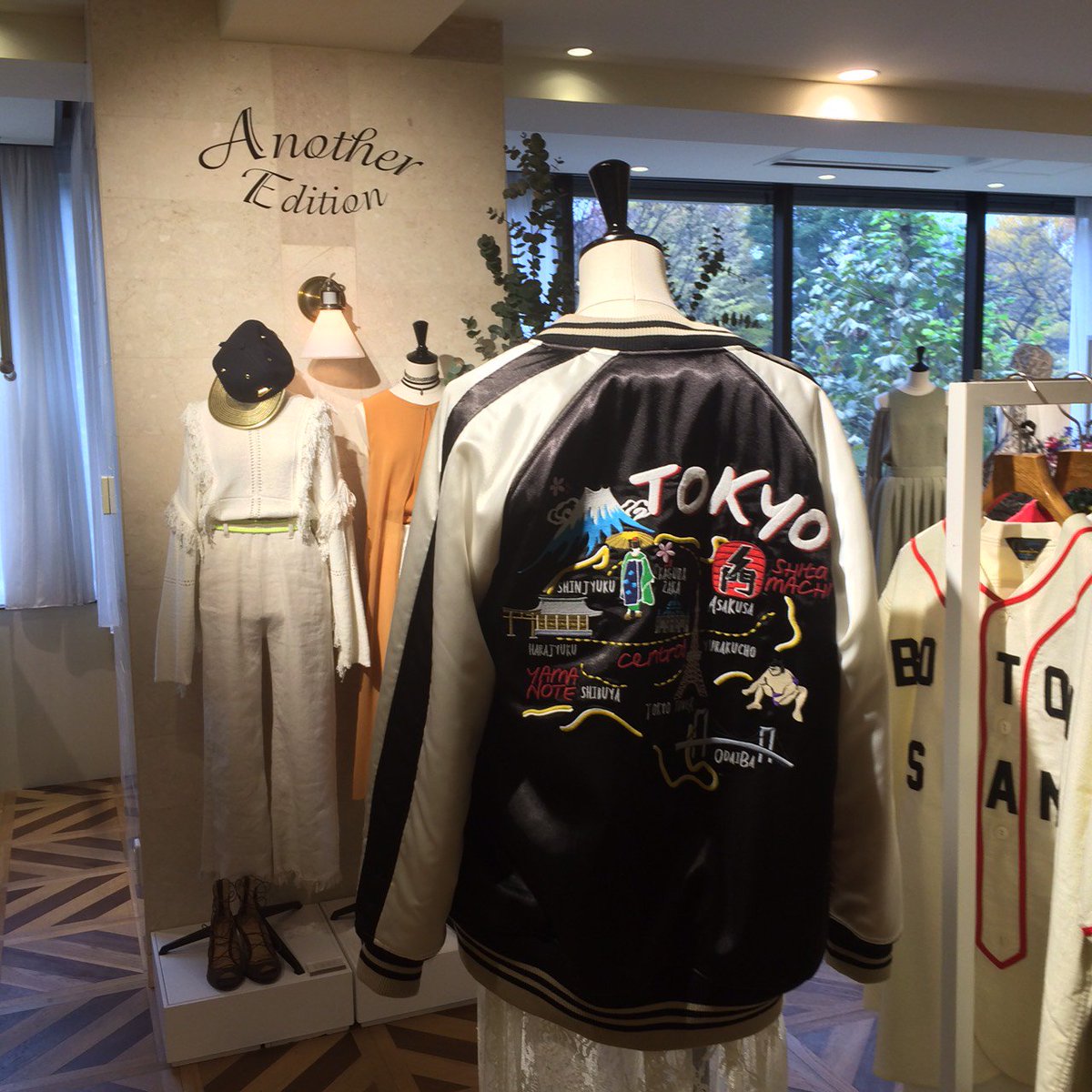 wwd_jp's tweet image. 【展示会取材】アナザーエディションのオリジナルのスカジャンが遊び心満載。価格は2万5000円。#ANOTHEREDITION