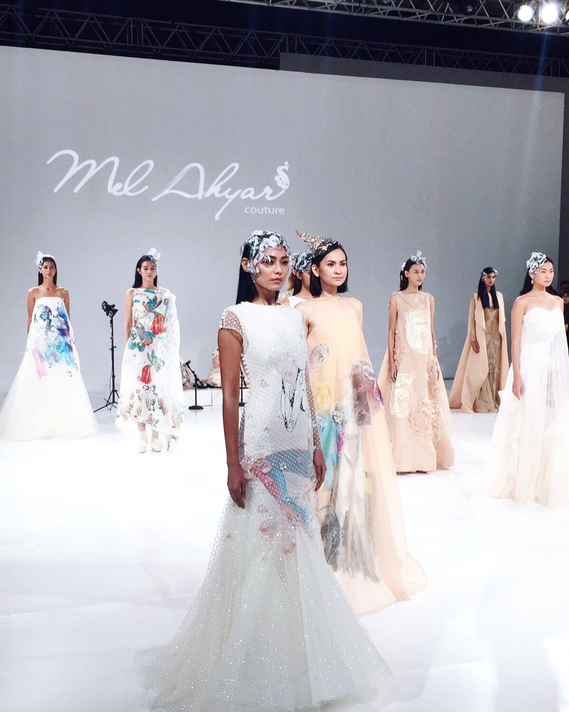fashiontv_id's tweet photo. Verse by Mel Ahyar Couture Spring Summer 2016 @mel_ahyar #IPMITrendShow2016 https://t.co/ARrAnUm5EL