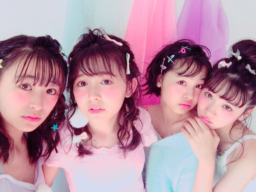 Nicola ニコラ 大谷凜香です 今月号のニコラ クリスマス号に念願の4人表紙です Rmrmでまたページ飾れたのも嬉しい みんないつも応援してくれて本当にありがとう みんながいてくれたから 表紙や着まわしできたよ 撮影1つ1つ魂込めて頑張ります