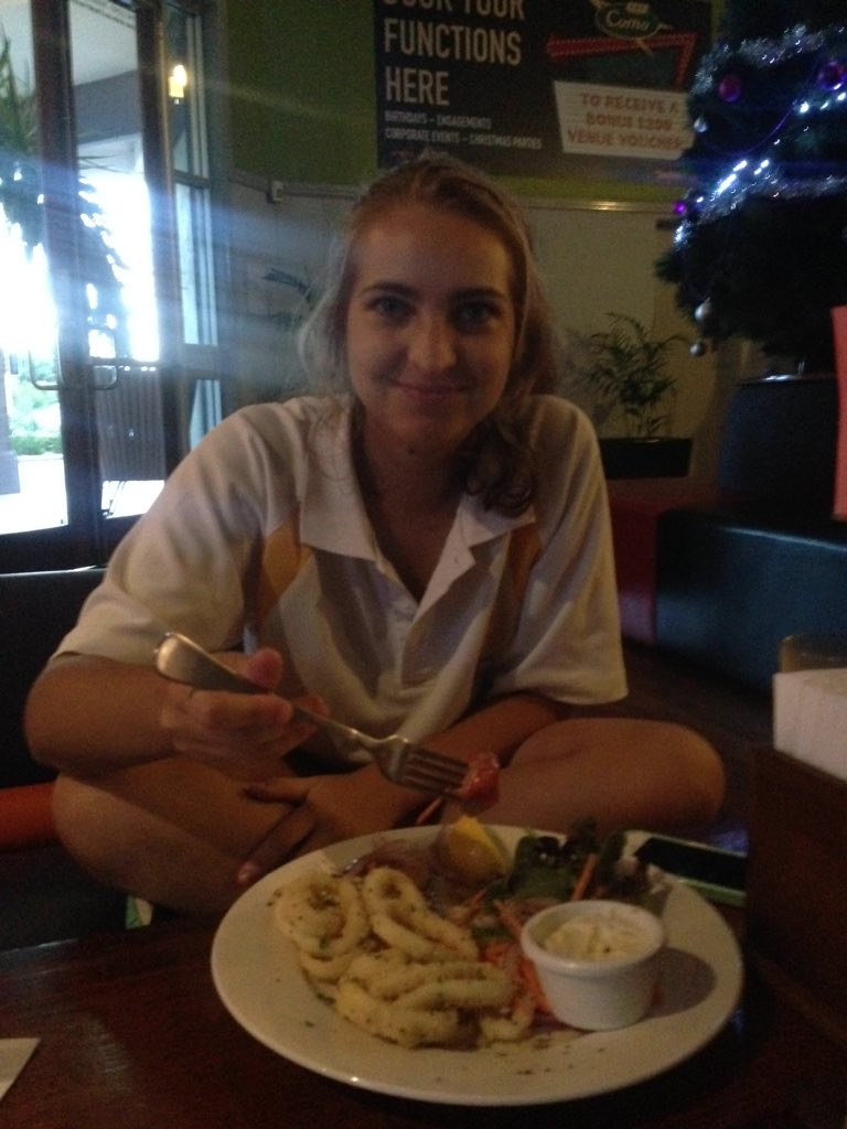 spsquirrels's tweet photo. A Grade swinger Lozzie chooses some delicious squid rings for recovery after training #cricket #squirrelnation #yum https://t.co/2ickLhg7de