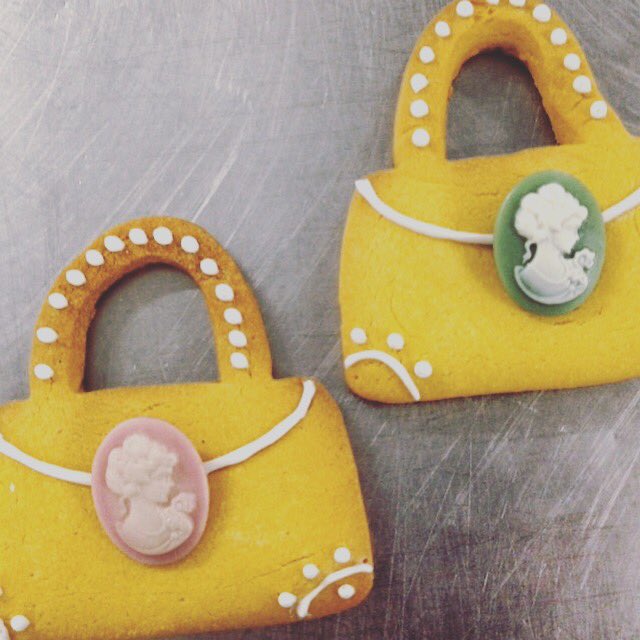 MaggiorDomus's tweet photo. Oggi, in #cucina, #food fa rima con #cool 
#cookies #foodporn #bag #fashion #catering #eventi https://t.co/dmQZW7wBH4