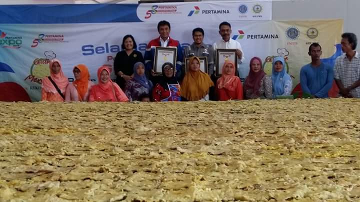 Rangkaian mendoan terbesar memecahkan rekor MURI pertaminaexpo.com