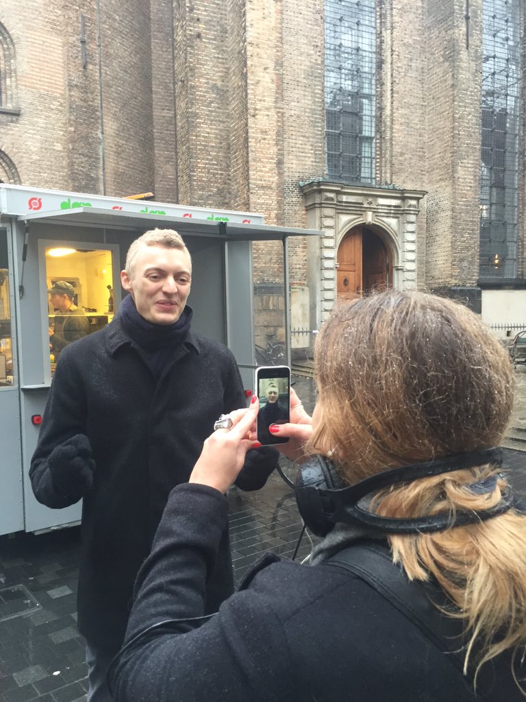 oestergaard's tweet photo. .@VBoysen snapper med @drp3 #stemja https://t.co/RQAv9G80yp