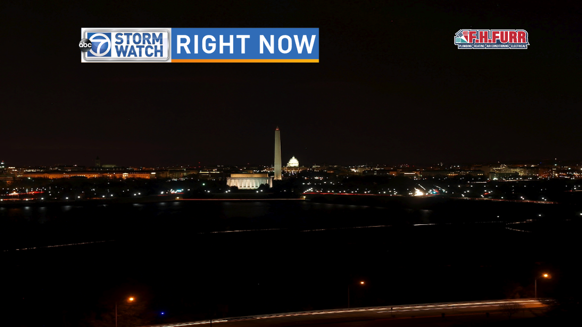 JacquiJerasTV's tweet photo. Woo Hoo! We can actually see the Washington Monument this morning! #GoodbyeFog #HereComesTheSun #dcwx https://t.co/YzMItjVTrj