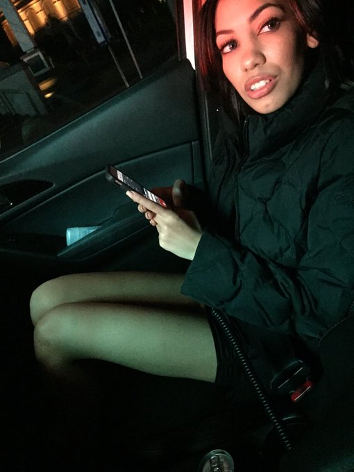 Out in Vegas. We are making secrets tonight!! https://t.co/tXqGQTBg4J