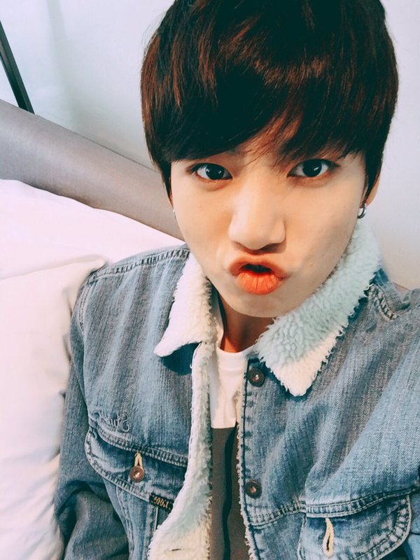 BTSARMY_INTL's tweet photo. [TWITTER UPDATE] 151201 내일이구만

Trans: "It's tomorrow" 
©BTS_ABS https://t.co/EjPq3PsINz