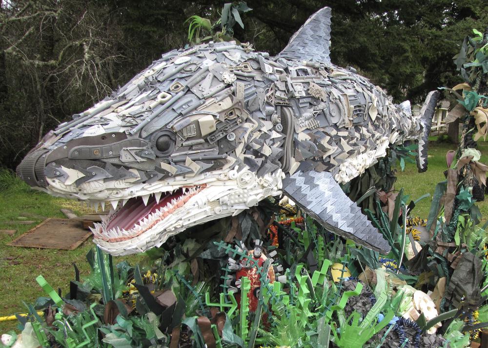 XploreDaily's tweet photo. Amazing Sea Sculptures Made Entirely From Beach Trash - https://t.co/wEHm36c90T #environment #savethesea #ocean https://t.co/xvGPTjB1Vc