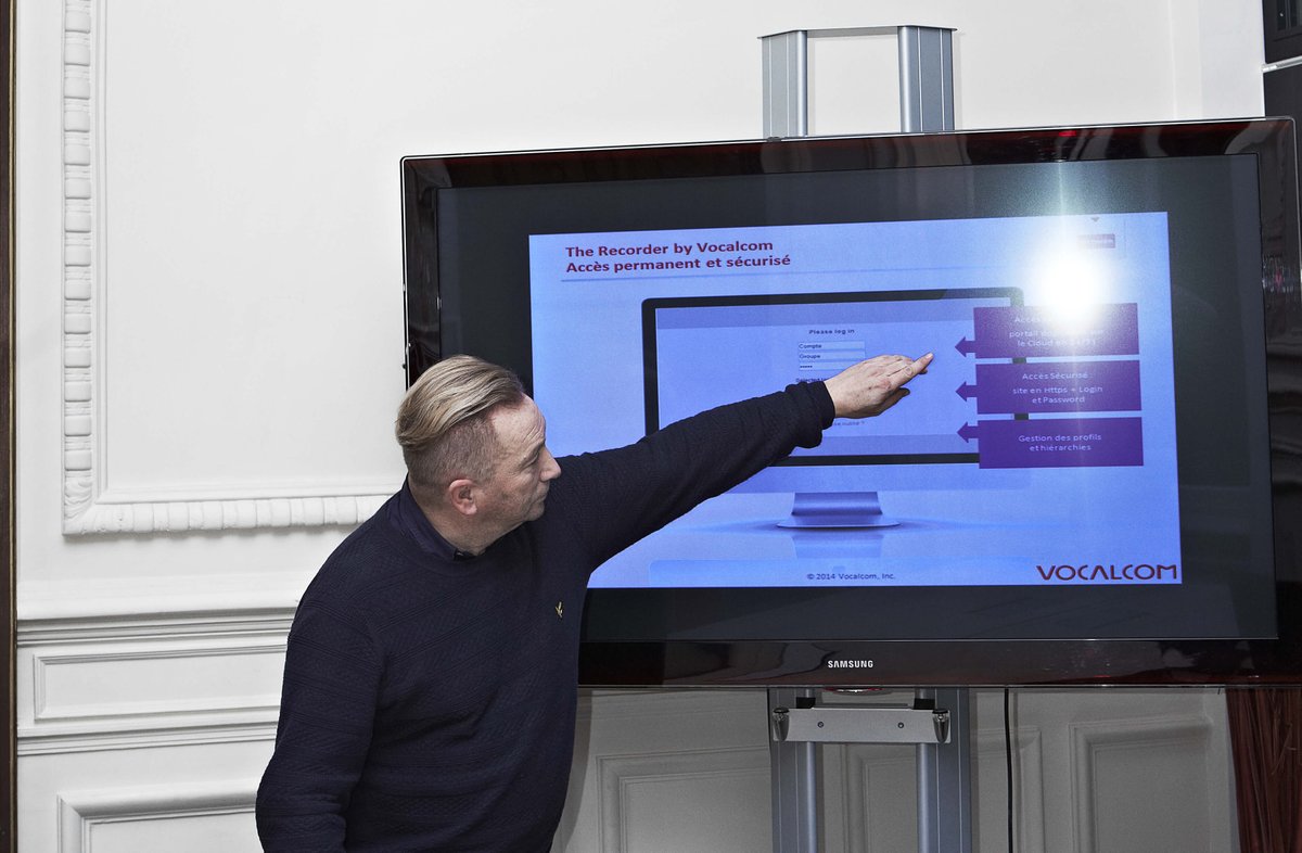 Docapost's tweet photo. Vendre par téléphone, c’est possible ! v/@encontactmag #RecordSign #RelationClient https://t.co/cPIdNR01oK https://t.co/ifw27WFVE6