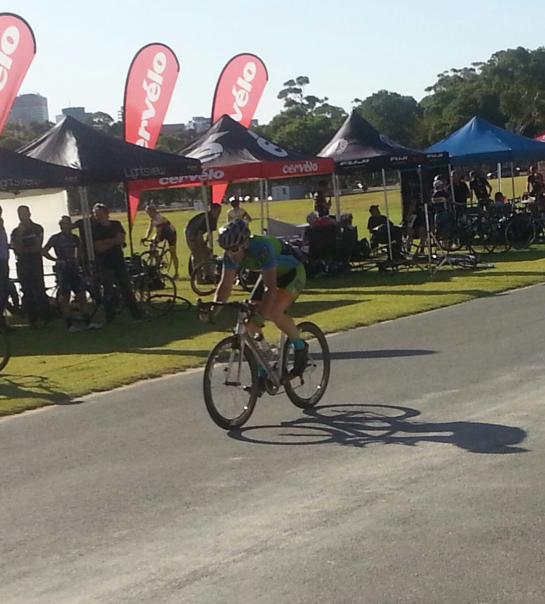 accidentalsue's tweet photo. Another awesome night eating #VeloPrecinct pizza & watching the crit racing #VicPk https://t.co/Ka3oODtXto