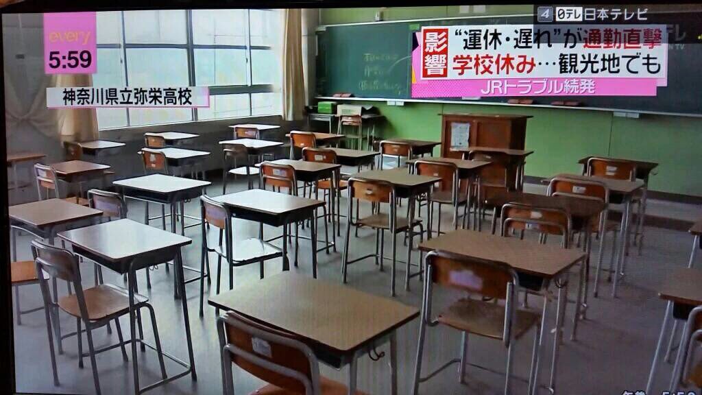 30_Icehockey's tweet photo. 教室誰もいない風に撮られてるけど俺等この教室いたのに追い出されたんやで。 https://t.co/pq6sqCj4Ca
