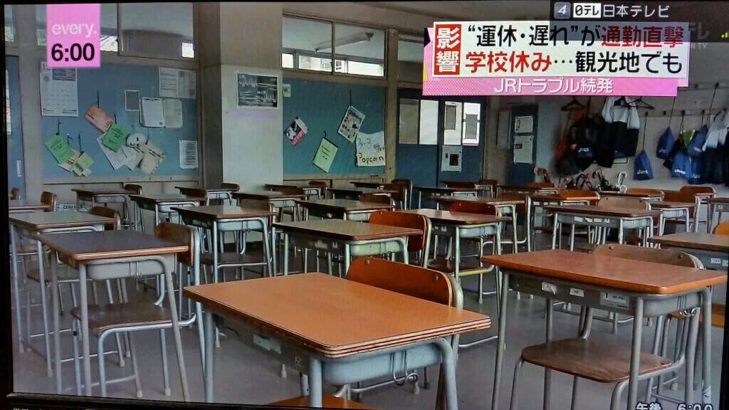 30_Icehockey's tweet photo. 教室誰もいない風に撮られてるけど俺等この教室いたのに追い出されたんやで。 https://t.co/pq6sqCj4Ca