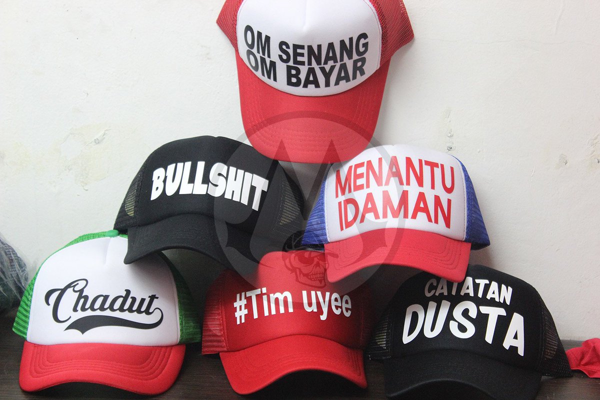 MyCustomHat's tweet image. PALING HITZ! trucker hat custom dengan kata-kata dan design sesukamu, banyak pilihan warna.

PIN: 263873B7