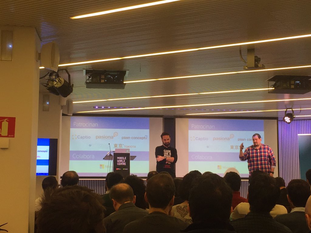 Joancaparros's tweet image. Empieza el reconnect(); gracias a todos los que nos pagáis el desayuno #Reconnect2015