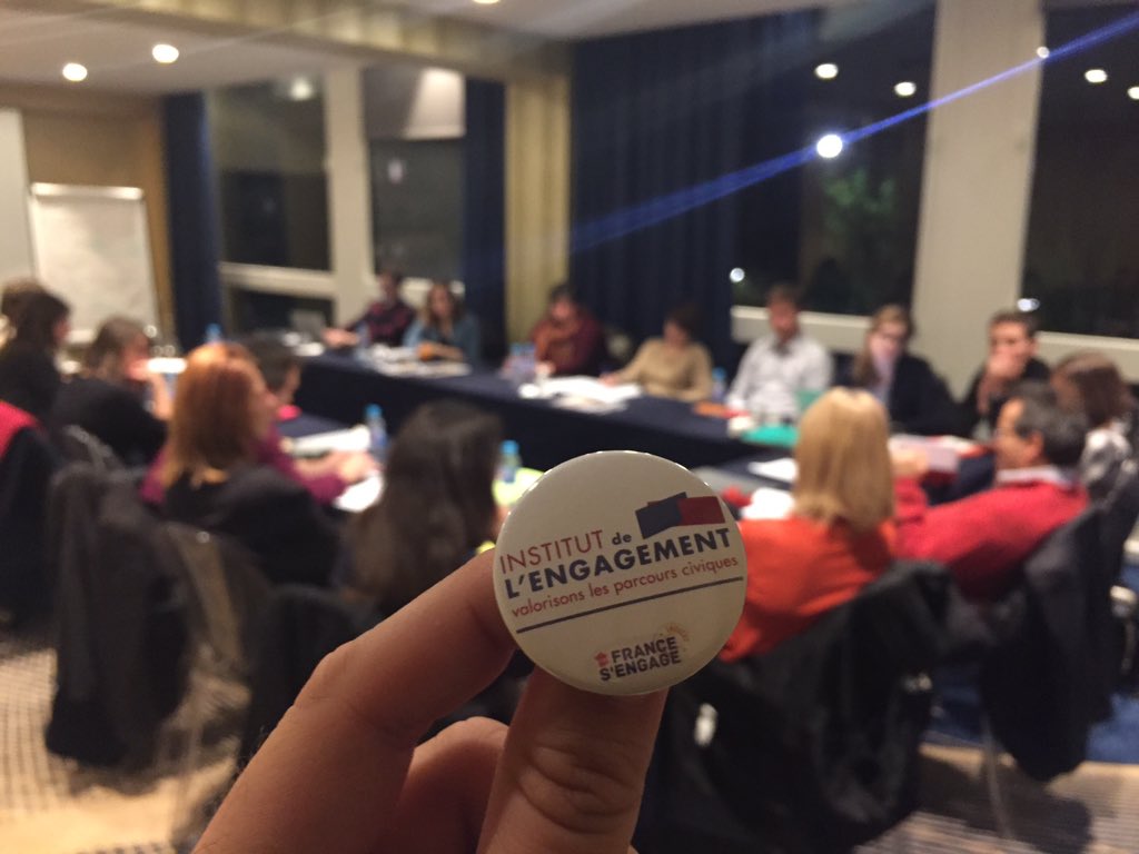 i_engagement's tweet photo. Réflexion sur l'accompagnement et la communication, lors du séminaire d'équipe de l'Institut !
#LiveIDE2015 https://t.co/rNNITiE5vU