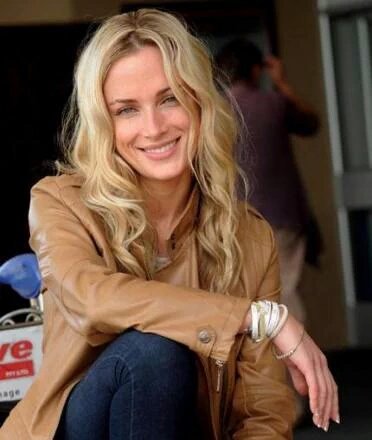 theYolz's tweet photo. #Justice4Reeva “@kuliroberts: Her name is Reeva https://t.co/rbjF8TlSi4”