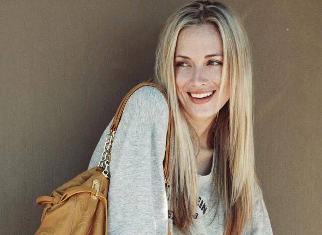 theYolz's tweet photo. #Justice4Reeva “@kuliroberts: Her name is Reeva https://t.co/rbjF8TlSi4”