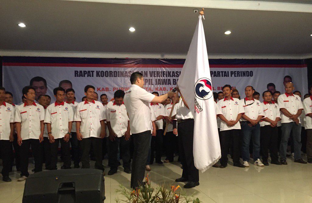 Penyerahan Pataka kpd Perwakilan DPC-DPC Partai Perindo se Dapil 7 Jawa Barat. Karawang, 03/12/15.