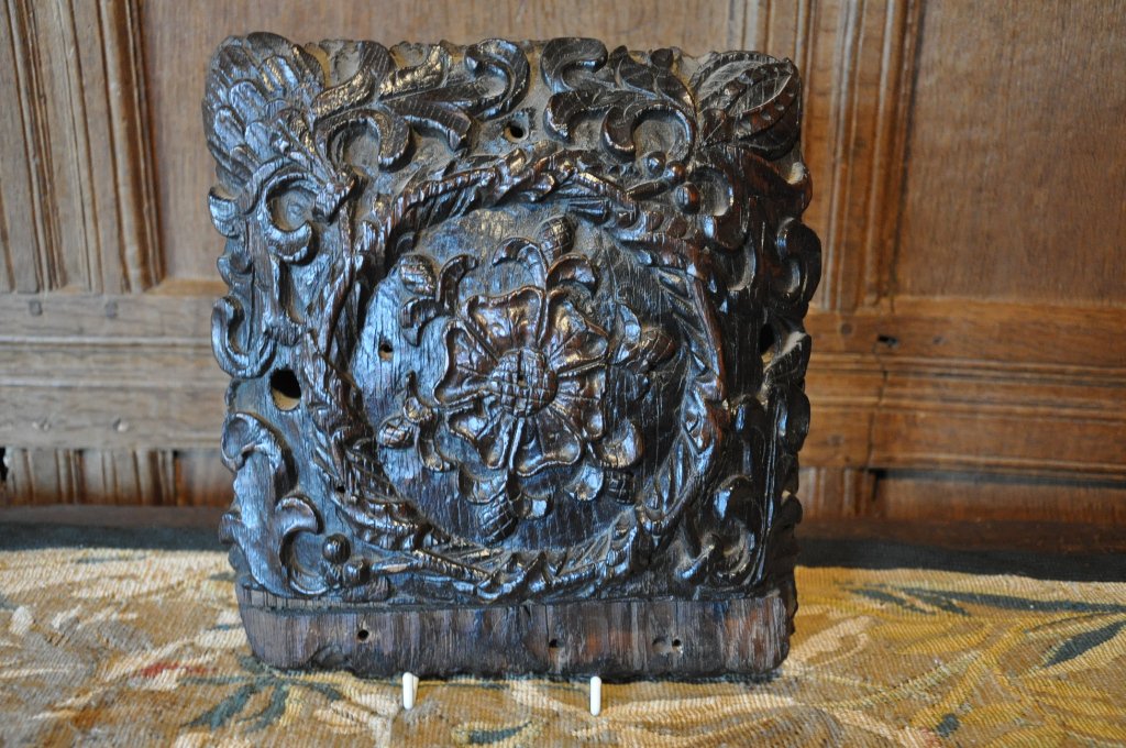 jackie_simonini's tweet photo. Early 16th century tudor oak #ceilingboss. English.Circa 1530.See more: https://t.co/kUNvytaliA #antiquecarvingsuk https://t.co/8XCO7jsiBS