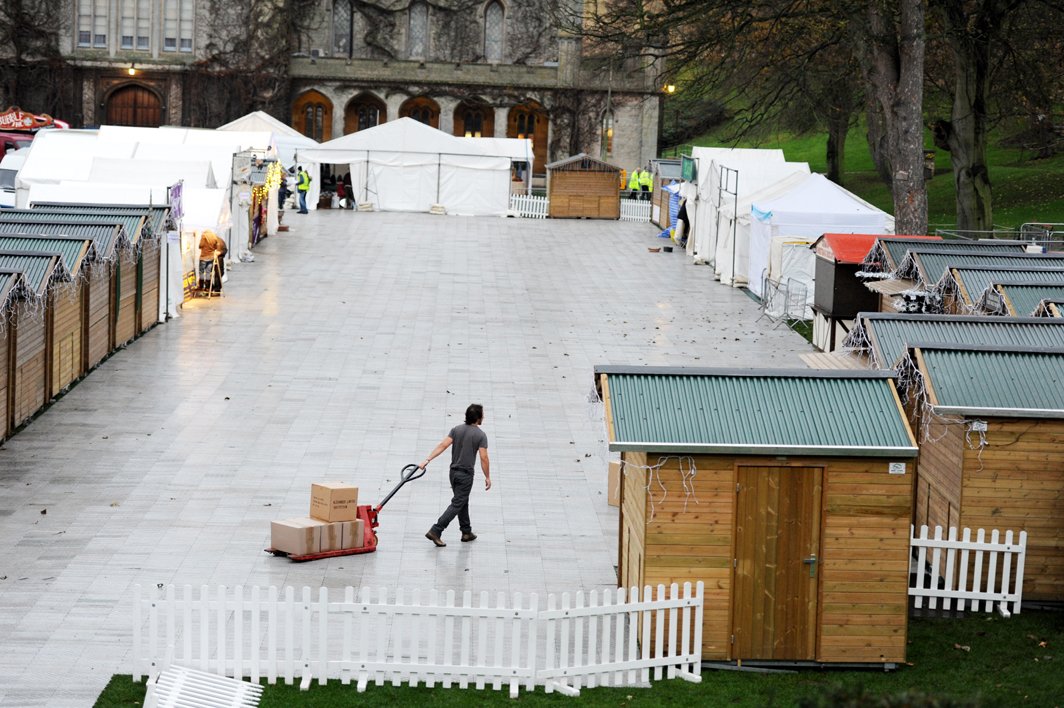StuartWilde2's tweet photo. Things taking shape early morning for #LincolnChristmasMarket @lincolnelf Pictures: Stuart Wilde Photography Ltd https://t.co/iefywXndKS