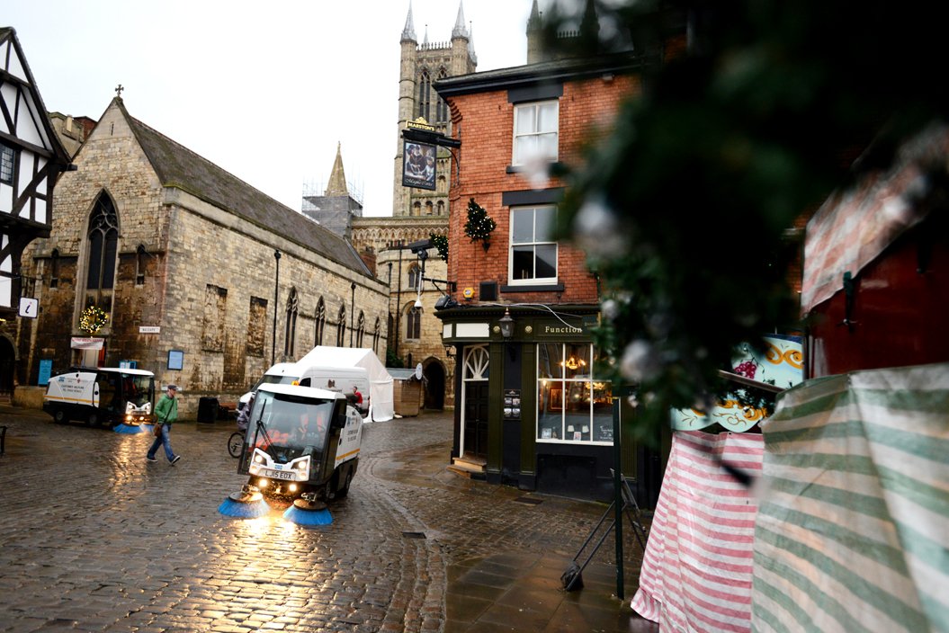 StuartWilde2's tweet photo. Things taking shape early morning for #LincolnChristmasMarket @lincolnelf Pictures: Stuart Wilde Photography Ltd https://t.co/iefywXndKS