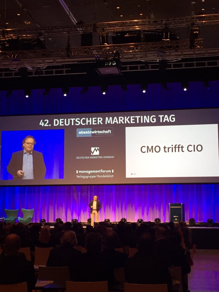 genokom's tweet photo. Sollte es nicht eher heißen: CMO ist CIO? Mercedes Benz CMO trifft Mercedes Benz CIO. #dmt2015 #genokom https://t.co/bRGpQ8uNFg