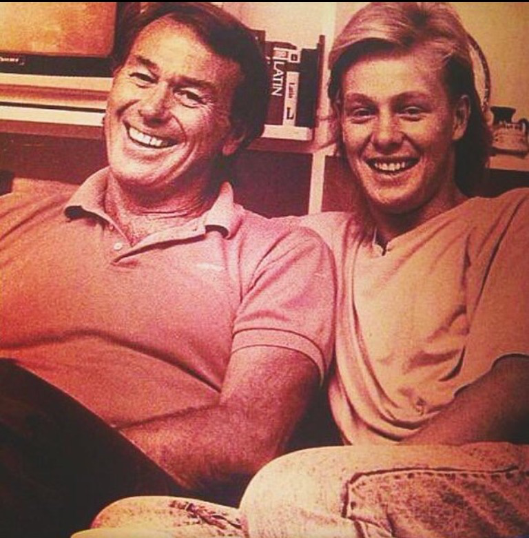teamdonovan_'s tweet photo. π #ThrowbackThursdaya Our fave photo of our 2 favourite men @JDonOfficial and his dad #peasinapod both #gorgeous https://t.co/PGwX8hibxL
