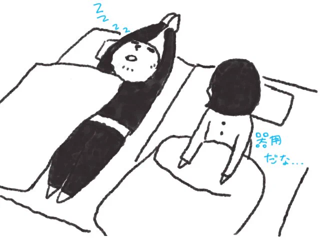 最近夜中トレイで目が覚めるのですが旦那が奇妙な寝方してました。