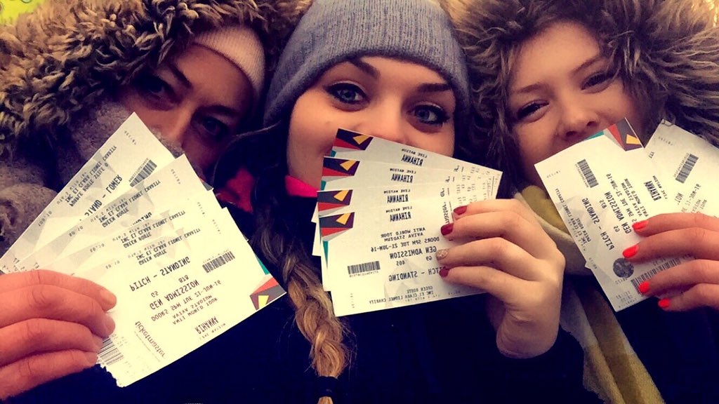 MichaelaMoody's tweet photo. After 16 hours of queueing &amp; buzzin we have tickets for the bure! Going to see @rihanna for the 2nd time! EXCITED😆💃🏻 https://t.co/uaMtxDEc8A