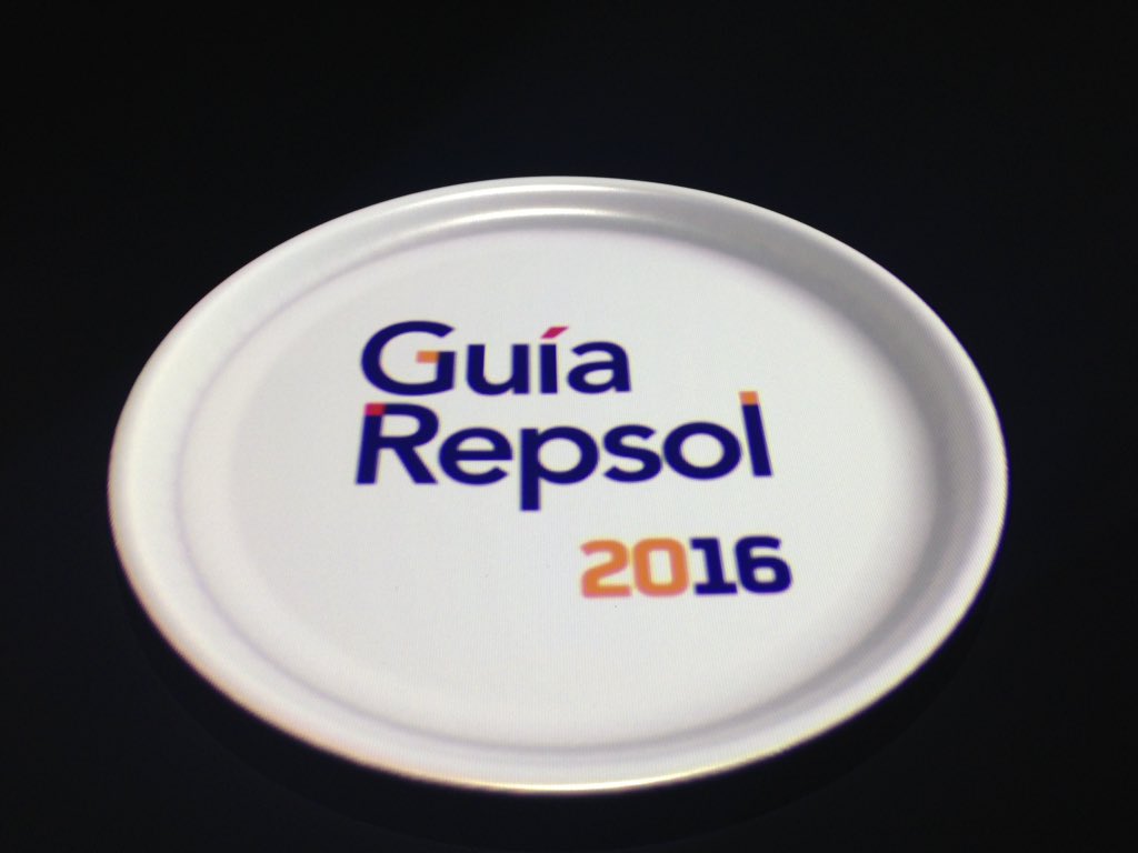 GuiaRepsol's tweet photo. IMAGEN DEL DÍA | Ayer presentamos la #GuíaRepsol2016 con un viaje por los sentidos ¡que no ha hecho más que empezar! https://t.co/VHWOZP9yp1