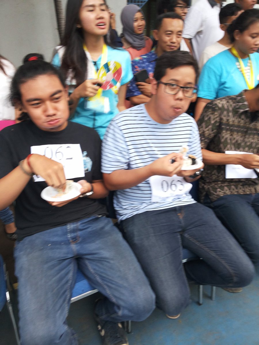 CommWeek19's tweet photo. Enak sekali lomba makan dengan @sushikiosk ,nagih pasti! #CommWeek2015 https://t.co/koCh5cJDMo