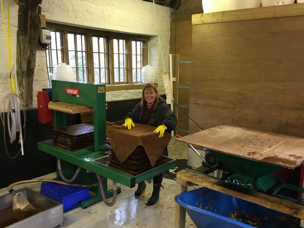 CiderCrendon's tweet photo. Last of Dabinett apples being juiced now! https://t.co/UfIwccGjLG