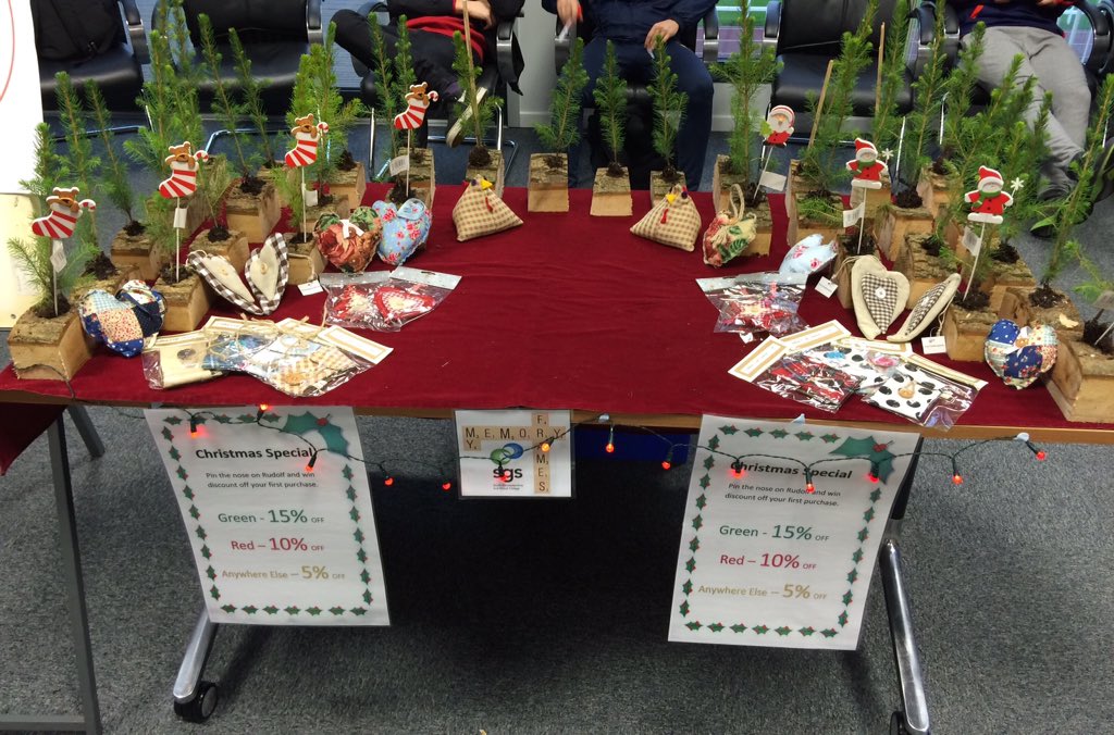 MyMemoryFrames's tweet photo. Getting ready for St. nicks market on Saturday , Everythings going smoothly.  #SmallBizSatUK 
@AcademicSport https://t.co/I0ZqW5HvhX