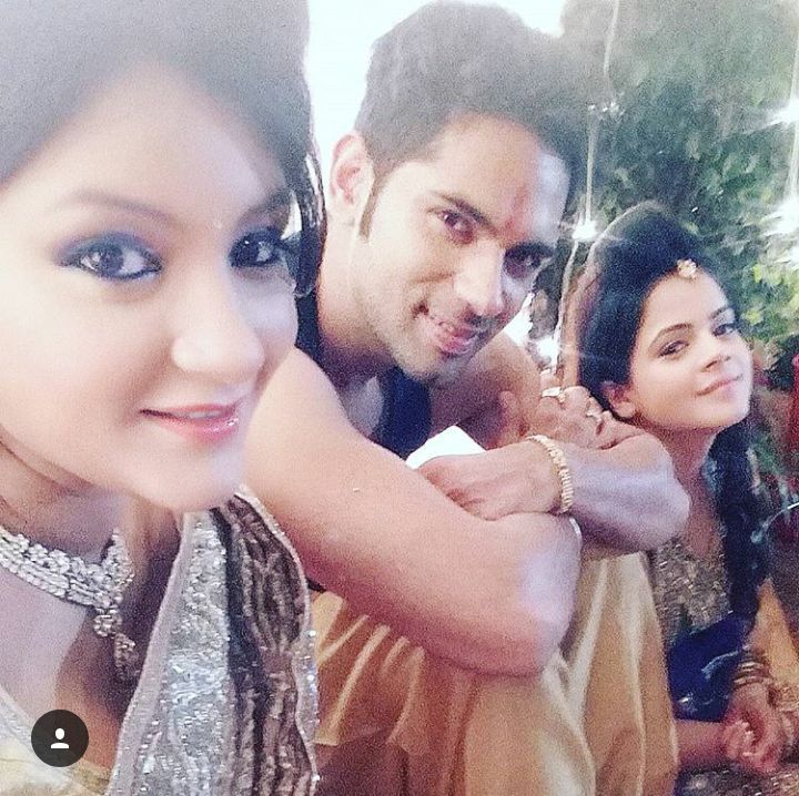 jigyasasingh_fc's tweet photo. @imJigyasaSingh @Ankitbathla10 @ReshamThakkar fun on the sets of #ThapkiPyarKi https://t.co/8N02tUZ6eE