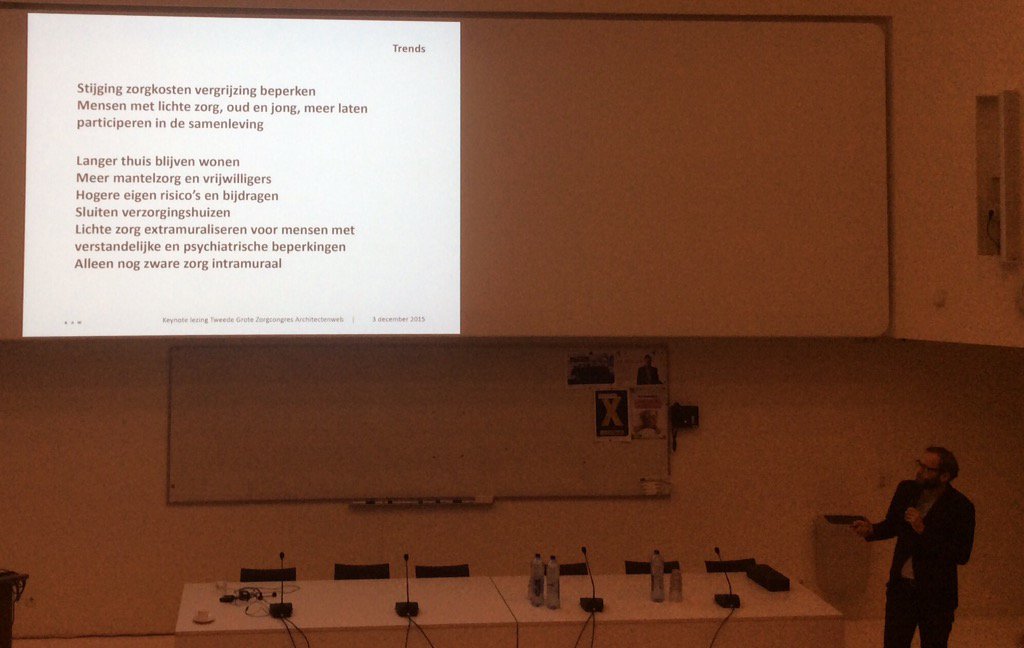 KarlijnJonker's tweet image. Trends in de zorg worden besproken door Reimar von Meding @KAWarchitecten #ThemaZorg #GispenUniversity