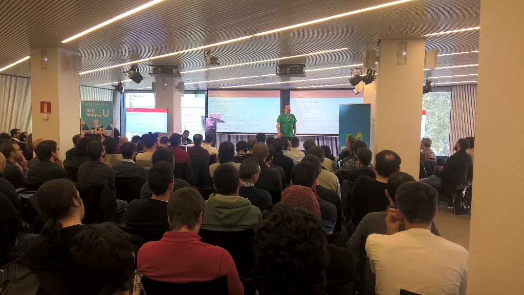 3lcarry's tweet image. Nodedades #AspNet5 en #Reconnect2015 con @Marc_Rubino