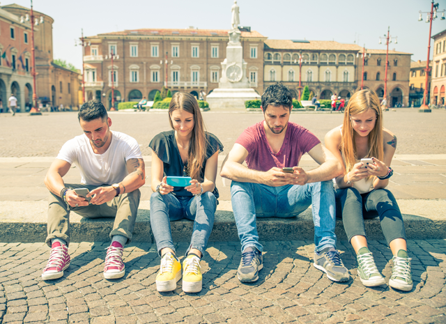 Frankwatching's tweet photo. Facebook blijft &amp; Snapchat stijgt: social media trends wereldwijd https://t.co/eyaQDvjnGl door @DebbyvAdrichem https://t.co/0BTEDMuTzt
