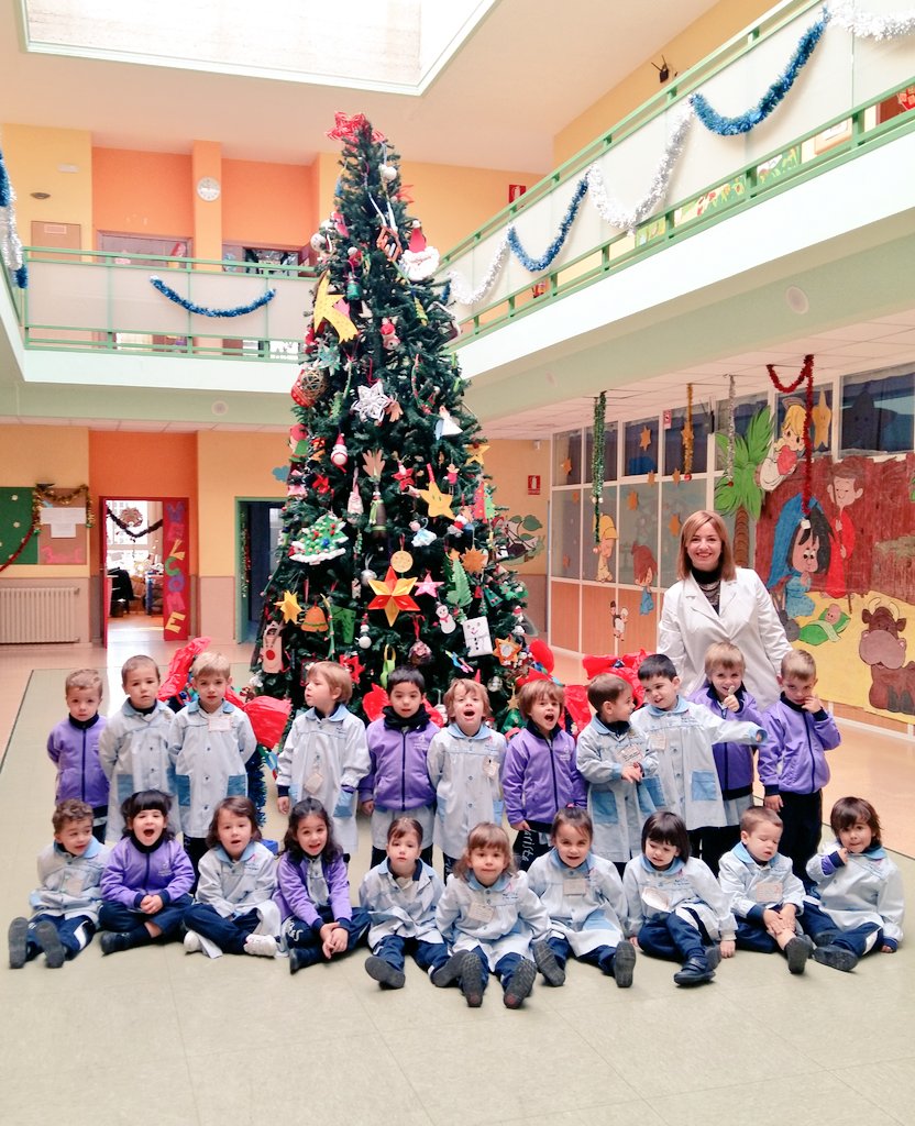 maristaszgz's tweet image. Nos preparamos para la Navidad