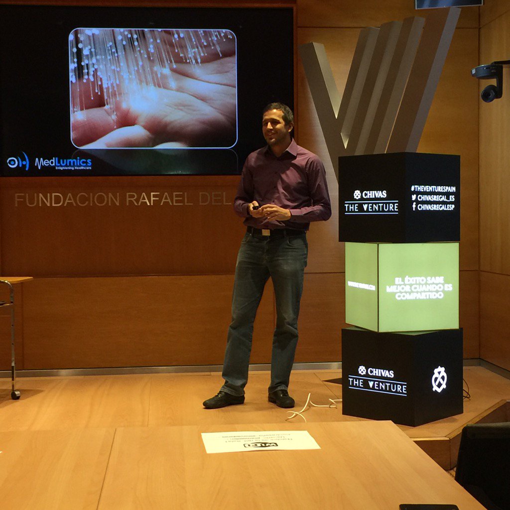 Ricardo nos habla de luz #Innovadores35 <a href="/TheVenture/">Gaming_Venture</a> <a href="/chivasregal_ES/">Chivas Regal ES</a> #endesaenergychallenges